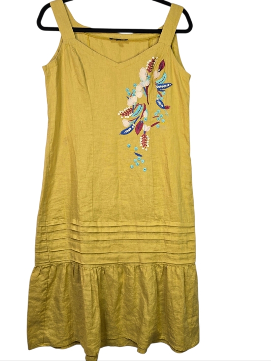 For Cynthia Dresses & Skirts - For Cynthia Sz S Sleeveless Dress, Gorgeous Sequined Floral Detail & hem Detail